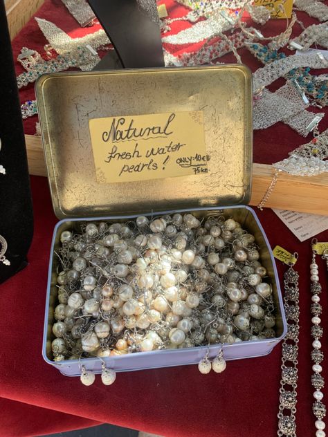 Flea Market Aesthetic, Pearl Market, Jewellery Market, Market Aesthetic, Jewellery Marketing, Aesthetic Jewelry, Pearl Jewellery, Flea Market, How To Dry Basil