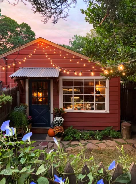 Backyard Adu, Backyard Guest Houses, Cozy Garden, Cottage Retreat, Backyard Studio, Home Decor Minimalist, Flower Cottage, Cozy Patio, Red Cottage