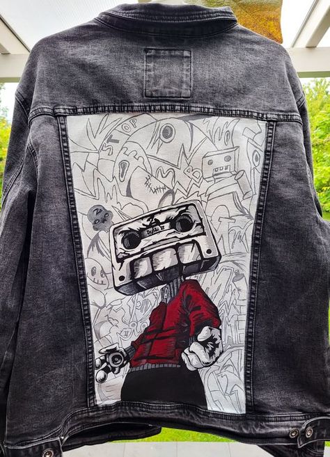 Custom jeans Denim Jacket Painting Ideas Aesthetic, Denim Jacket Diy Paint, Graffiti Clothing, Custom Jeans Diy, Denim Diy Clothes, Vinyl Paint, Custom Jean, Diy Denim Jacket, Painted Clothes Diy