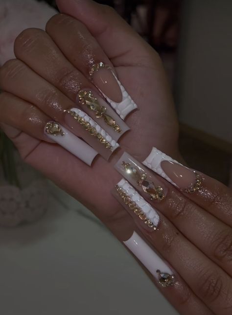 White And Gold Bling Nails, White And Gold Nails With Rhinestones, White Gold Prom Nails, Nails White And Gold Design, White Nails With Designs Prom, Golden And White Nails, Gold And White Wedding Nails, White Gold Silver Nails, Gold And Silver Nails Acrylic