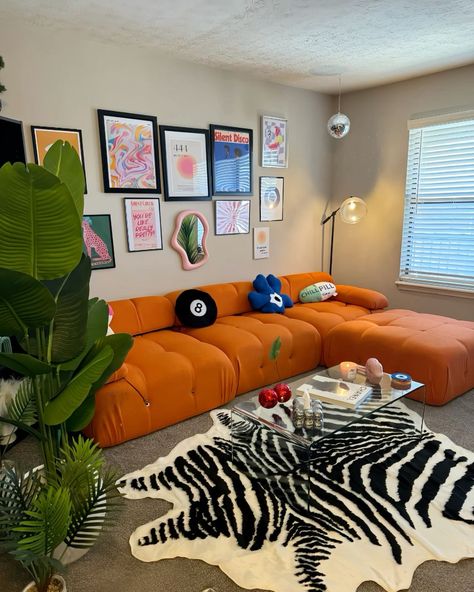 living room decor, home decor, aesthetic decor, bedroom decor, interior design, modern decor Indie Interior Design, Indie Living Room, Funky Living Rooms, Colorful Apartment, Apartment Vibes, Apartment Living Room Design, Dekorasi Kamar Tidur, Dream Apartment Decor, Casa Vintage