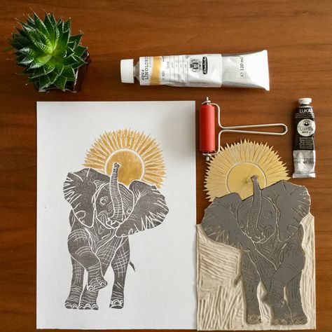 Graphis linoleum A cute baby elephants by the sunshine 🐘🌞 #elephant #linografic Elephant Lino Print, Giraffe Linocut, Elephant Linocut, Lino Print Pattern, Lino Cuts, Art Cottage, Lino Printing, Lino Art, Baby Elephants