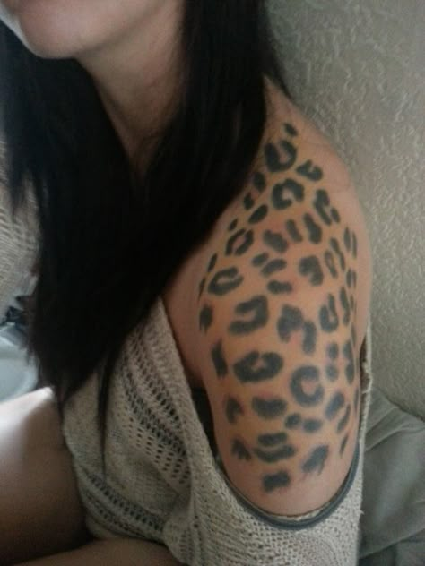 28 cheetah-print-tattoo-on-shoulder-arm Leopard Print Tattoo, Animal Print Tattoo, Cheetah Print Tattoos, Leopard Print Tattoos, Cheetah Tattoo, Cosmos Tattoo, Leopard Tattoos, Ribbon Tattoos, Muster Tattoos