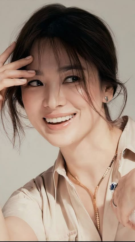 Autumn In My Heart, Korean Movies, Hye Kyo, Korean Drama Movies, Song Hye Kyo, Beautiful Photoshoot, The Queens, Korean Dramas, Korean Actresses