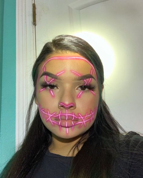 Cool Face Paint Ideas For Women, Face Paint Halloween Ideas, Make Up Looks Halloween, Purgecostume Halloween Girl, Halloween Mask Costumes, Face Paint Women, Face Paint Ideas For Halloween, Face Painting For Halloween, Face Painting Ideas For Halloween