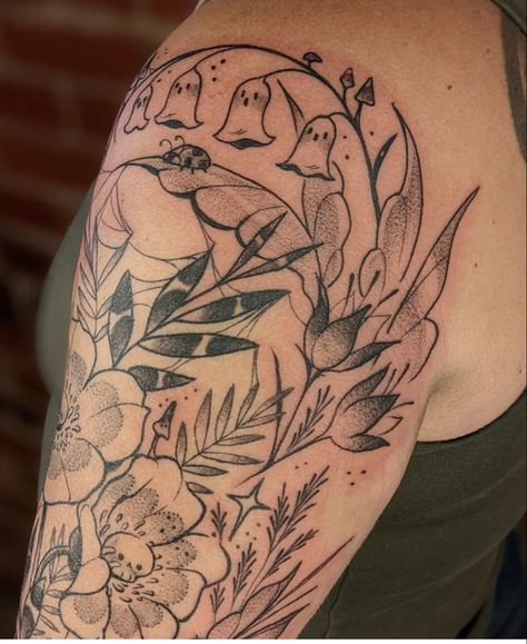 Spooky Flowers Tattoo, Floral Halloween Tattoo, Floral Ghost Tattoo, Ghost Flower Tattoo, Spooky Floral Tattoo, Spooky Sleeve Tattoo, Half Leg Sleeve, Spooky Garden, Cool Nature Tattoos