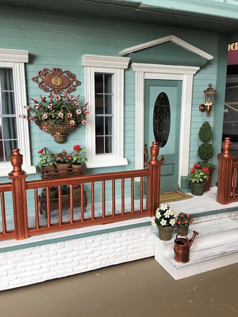 Home Dollhouse Farmhouse, Dollhouse Furniture Kits, Diy Barbie House, Dollhouse Miniature Tutorials, Porch Balcony, Storybook Cottage, Red And White Flowers, Dollhouse Ideas, Victorian Dollhouse