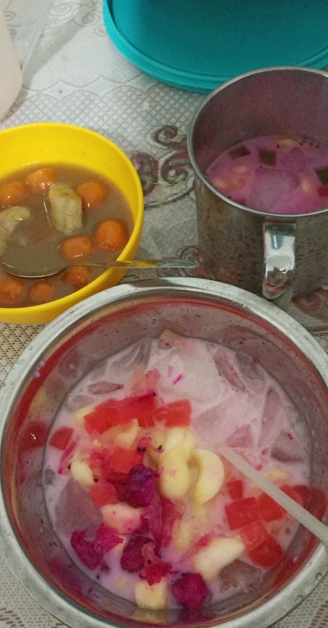 Buka puasa Menu Buka Puasa Aesthetic, Takjil Buka Puasa Aesthetic, Menu Buka Puasa, Es Campur, Berbuka Puasa, Buka Puasa, Pap Random, Tomato Salsa, Ramadan