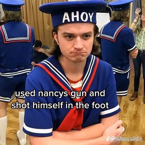 Joe Kerry, Stranger Things Premiere, Head Cannons, Stephanie Beatriz, Stranger Things Characters, Funny Animal Quotes, Stranger Things Meme, Joe Keery, Pretty Ppl