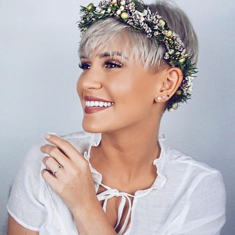 Pixie Short Haircut, Pixie Wedding Hair, Haircut 2023, Messy Curls, Chin Length Hair, Wavy Curly Hair, Short Wedding Hair, Short Pixie Cut, Short Haircut