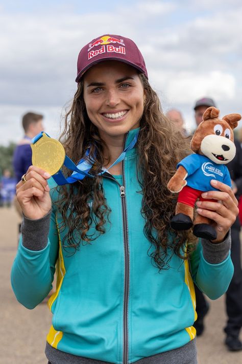 Jessica Fox (Australia) 🥇 K1 🥇 K1 Team 🥉 C1 • 2023 Canoe Slalom World Championships (London) Canoe Slalom, Jessica Fox, Athletic Girls, Olympic Athletes, Canoeing, Sporty Girls, Sports Photography, Photos Of Women, Female Poses