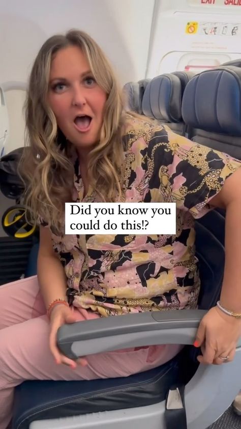 Bri Hepworth | Mini Voyager Travel Kits | You learn something new everyday haha. Most people know about the middle and window seat armrests, but I didn’t know the outside aisle ones… | Instagram Things To Do On A Plane, Airplane Hacks, Airplane Tips, Airplane Pics, Travel Hacks Airplane, Smart Packing, Something New Everyday, Air Travel Tips, Travel Life Hacks