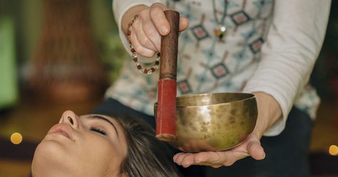 Music Therapy: What Is It and How Does It Work? Volcano Island, Singing Bowl Meditation, Ayurvedic Massage, Point Acupuncture, Lower Your Cholesterol, Sound Therapy, Sound Bath, Wellness Trends, Tibetan Singing Bowls