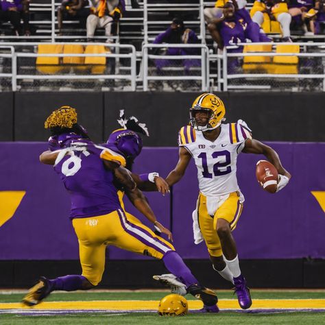 LSU Running Back Faces Charges in Shooting: Athlete's Self-Defense Under Scrutiny

#aggravatedassaultwithafirearm #athletesandcriminalcharges #attemptedmurdercharge #BatonRouge #ClydeEdwardsHelaire #gunviolence #illegaldischargeofafirearm #Louisiana #LSUrunningback #LSUTigersroster #ongoinglegalproceedings #selfdefense #selfdefenselaws #shootingincident #sportsandcrime. Lsu Football, Baton Rouge Louisiana, Police Report, Health Technology, Who Will Win, Running Back, Equal Rights, Usa News, Basketball Players