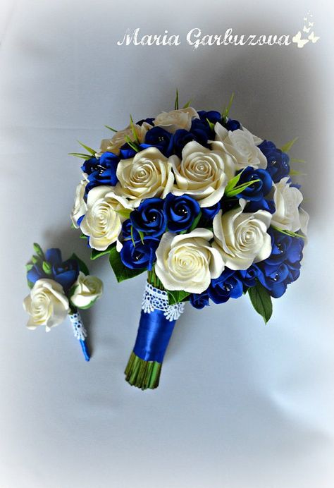 Bridal Bouquet Calla Lillies, Boutonniere Blue, Blue And White Roses, Unique Wedding Colors, Flower Composition, Wedding Color Pallet, Wedding Color Trends, Blue Wedding Bouquet, Blue Wedding Flowers