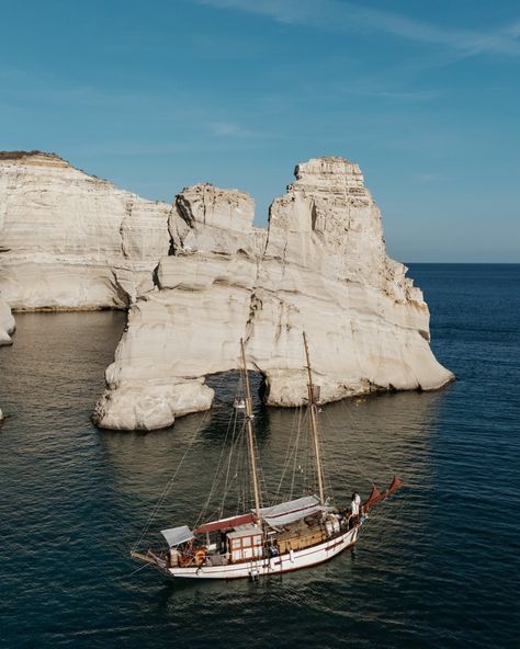 We had the most amazing day exploring Kleftiko in Milos! From Singapore to Greece, this boat tour was a dream come true for C+Z! 💙 We sailed through caves, swam in hidden coves, and even snorkeled around underwater rock formations. If you’re ever in Milos, don’t miss this magical place! Perfect mix of adventure and romance in Greece ✨ #kleftiko #milosisland #adventuretravel #santoriniphotographer #greece Greece Milos, Santorini Photographer, Milos Greece, A Dream Come True, Amazing Day, Rock Formations, Boat Tours, Magical Places, Dream Come True