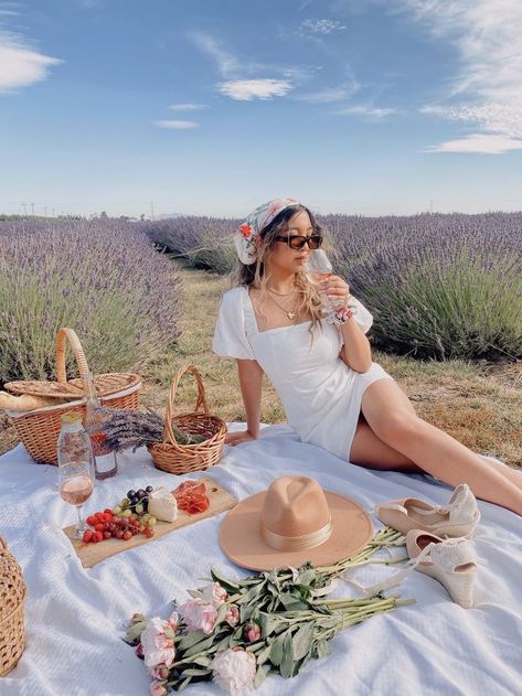 Picnic Date Outfits, Picnic Photo Shoot, Picnic Pictures, Picnic Photography, Debut Photoshoot, Picnic Outfit, Picnic Inspiration, Spring Photoshoot, Instagram Baddie