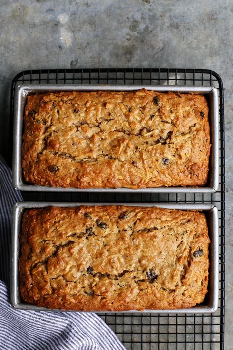 Apple Bread from afarmgirlsdabbles.com - A quick and easy apple bread recipe that's loaded with shredded apples, ensuring moist, delicious fresh apple flavor and texture in every bite! #apple #bread #quick #quickbread #applebread #raisins #nuts #pecans #fall #baking #recipe Apple Dessert Recipes Healthy, Apple Baking, Healthy Apple Desserts, Breakfast Cakes, Bread Quick, Football Appetizers, Apple Bread Recipe, Dessert Breads, Rosemary Recipes