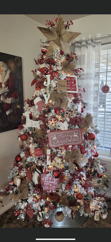 Red White And Brown Christmas Decor, Red Country Christmas Tree, Ted And White Christmas Tree, Christmas Ornaments For The Tree, Red White And Brown Christmas Tree, Farmhouse Red Christmas Tree, Elegant Rustic Christmas Tree, Country Themed Christmas Tree, Santa Christmas Tree Ideas