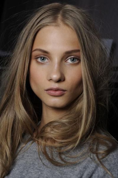 The Best Hair Colors to Make Green Eye Color Pop Tmavý Blond, Dark Ash Blonde Hair Color, Dark Ash Blonde Hair, Brown Eyes Blonde Hair, Sandy Blonde Hair, Dark Ash Blonde, Dark Blonde Hair Color, Ash Blonde Hair Colour, Sandy Blonde