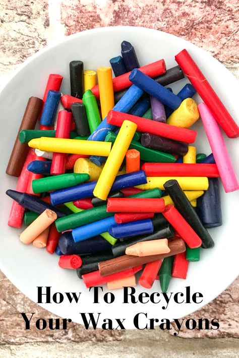 Wax crayons can easily break and go to waste. How do you make sure you use them all up so the kids can craft and colour as much as possible with them? Here's how to recycle your wax crayons!! Rainbow Crayons, Crayon Crafts, Budget Living, How To Recycle, Cupcake Tins, Wax Crayons, Cupcake Cases, Living On A Budget, Best Out Of Waste