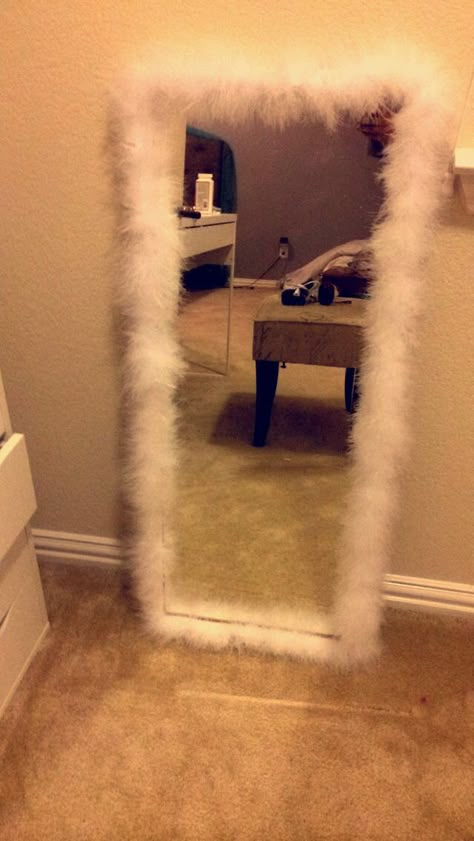 DIY fur mirror! Fluffy Mirror Diy, Fur Wall Bedroom, Fur Mirror Diy, Wall Mirror Ideas Bedroom Diy, Diy Body Mirror, Fuzzy Wall, Mirror Diy Ideas, Fur Mirror, Fluffy Mirror