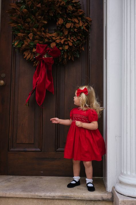 Christmas Toddler Outfits Girl, Kid Christmas Photoshoot Ideas, Children Christmas Outfits, Christmas Baby Outfits Girl, Christmas Kids Outfits, Toddler Holiday Outfits, Christmas Baby Girl Outfits, Holiday Toddler Outfits, Christmas Outfit For Kids