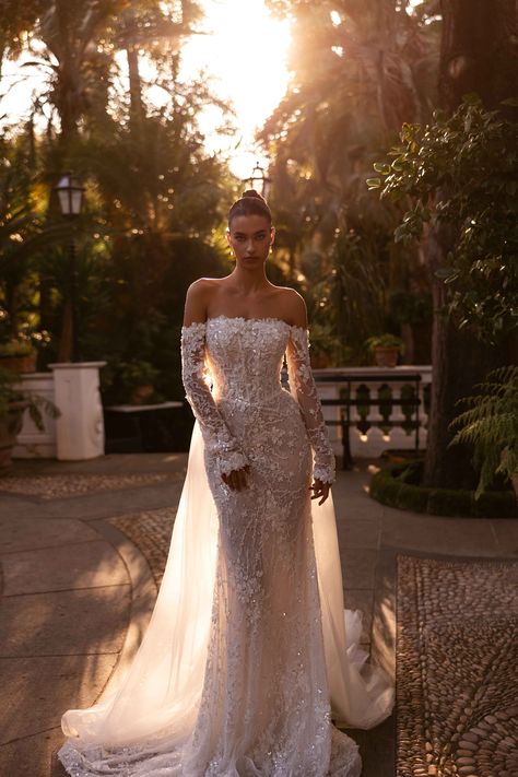 Fitted Wedding Dress Mermaid, Bridal Gowns Sheath, Vintage Lace Wedding Dress With Sleeves High Neck, Mermaid Gowns Wedding, Silk Wedding Dress Long Train, The Most Beautiful Wedding Dresses, Sleek Elegant Wedding Dress, Etheral Wedding Dress, Romantic Long Sleeve Wedding Dress