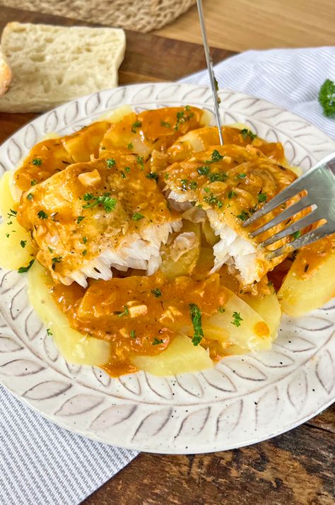 CLASSIC Spanish Paprika Fish | One of Spain's Most Iconic Fish Recipes Kosher Fish Recipes, Paprika Recipes Ideas, Cabbage And Fish Recipes, Barimundy Fish Recipes, Different Fish Recipes, Spanish Cod Fish Recipes, Barracuda Fish Recipes, Unique Fish Recipes, Porgies Recipes Fish