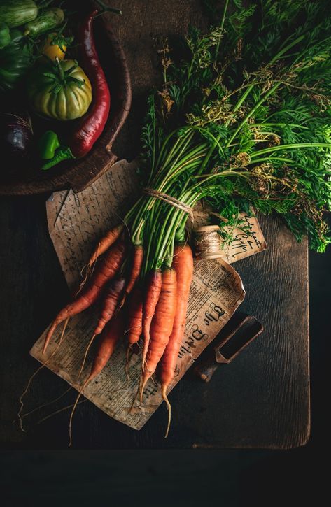 Raw Photography, Vegetables Photography, Summer Harvest, Carrot Seeds, Fresh Veggies, Photographing Food, Fresh Vegetables, Fresh Produce, Carrot Cake