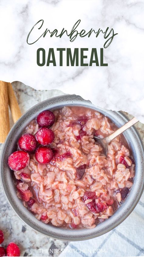 Cranberry Oatmeal Recipes, Oatmeal Cranberry Bars Recipe, Cranberry Baked Oatmeal, Winter Oatmeal, Christmas Oatmeal, Cranberry Orange Oatmeal, Comforting Breakfast, Hot Oats, Fresh Cranberry Recipes