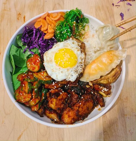 Pork Bibimbap Recipe, Bowl Dressing Recipe, Pork Belly Bowl, Buddha Bowl Dressing, Gochujang Pork, Bowl Dressing, Easiest Meals, Bibimbap Recipe, Salad Spinach