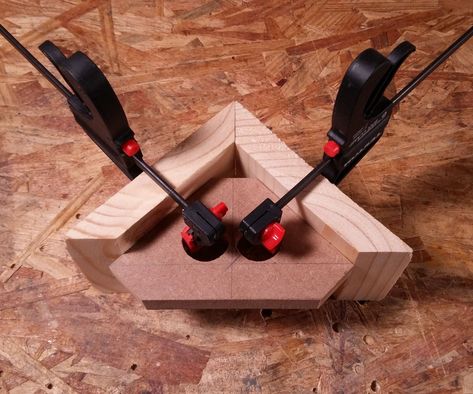 Woodshop Tools, Corner Clamp, Wood Projects Easy, Woodworking Jigsaw, Basic Questions, Antique Woodworking Tools, Woodworking Clamps, Woodworking Box, Woodworking Toys