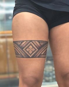 Tattoo Frau, Leg Band Tattoos, Thigh Band, Polynesian Tattoos Women, Rock Tattoo, Forearm Tattoo Women, Irezumi Tattoos, Leg Tattoos Women, Arm Band Tattoo