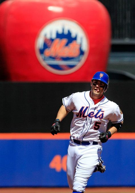 Tongue out while running the bases, haha. Classic David Wright. David Wright, How Soon Is Now, Lets Go Mets, Baseball Photography, Mets Baseball, Ny Mets Baseball, Ny Mets, Mlb Players, Baseball Season