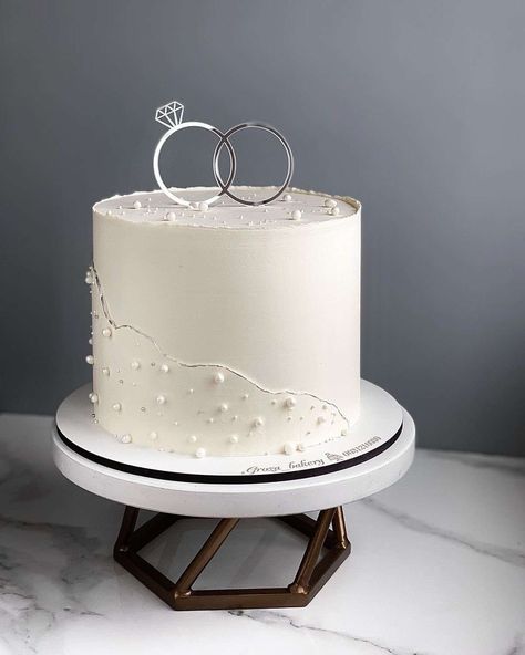 Civil Wedding Cake Simple, Cake For Wedding Ideas, Bride Cake Ideas, Bride Cake Wedding, Simple Bride To Be Cake, Little Wedding Cakes, Engagement Cake Images, Wedding Cake Minimalist, Cake For Wedding