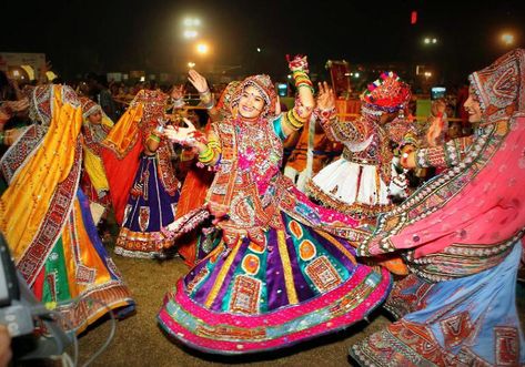 Book your Ticket to a Great Dandiya Night Event Dandiya Raas, Mothers Day Drawings, Garba Dance, Dance Of India, Navratri Garba, Navratri Festival, Festivals Of India, Be Organized, Traditional Indian Dress