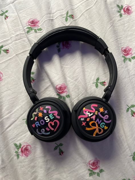 Painted Headphones, Headphone Stickers, Headphone Decoration, Diy Headphones, Earbud Headphones, Paint Ideas, Bluetooth Headphones, Headphones, Paint