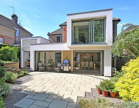 An amazing contemporary double storey rear extension. We love the light render and the light grey windows. The ground floors extension has huge sliding doors which bring in so much light. We love the large sliding doors on the first floor onto the Juliet balcony too. Image source The Home Hub Group. First Floor Extension, 2 Storey Rear Extension, Two Story Rear Extension, Rear Extension Ideas Two Storey, Second Floor Extension Ideas, First Floor Extension Ideas, Flat Roof Extension With Balcony, House Extensions 2 Storey, Double Extension Ideas