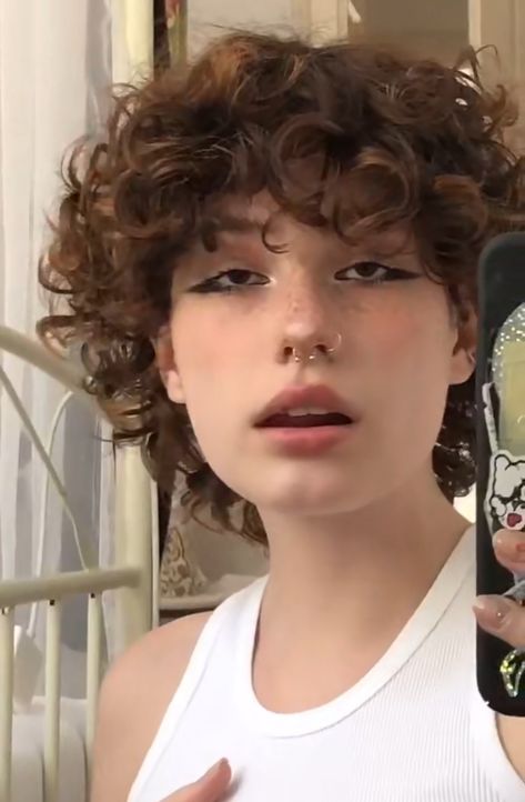 Gender Haircut, Ftm Haircuts Curly, Curly Tomboy Hair, Trans Boy Haircut, Tomboy Hair, Fluffy Curly Hair, Long Curly Hair Men, Tomboy Hairstyles, Curly Hair Tutorial