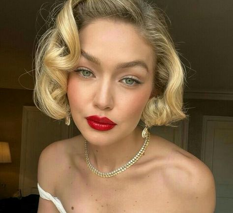 Gigi Hadid Hair, Olive Complexion, Bella Gigi Hadid, Red Carpet Hair, Gigi Hadid Style, Nars Makeup, Hadid Style, Hair Haircuts, Short Hair Haircuts