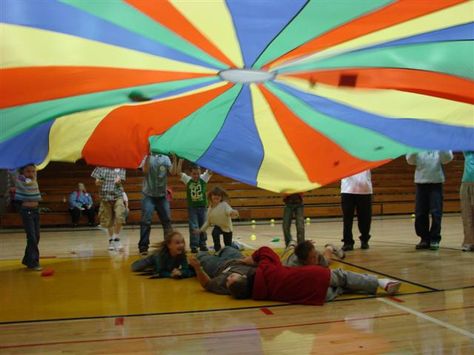 P.E. Teacher? Or you just happen to have a parachute lying around?Check out this bunch of parachute games...perfect for summer programs! Parachute Games, Elementary Pe, Pe Activities, Pe Games, Indoor Gym, Gym Games, Movement Activities, Gym Classes, Music And Movement