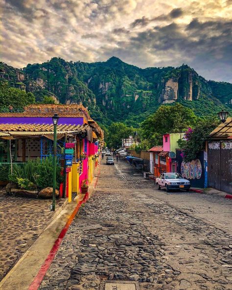 Soona Otomi • From 🇲🇽 with ❤️ on Instagram: “Oh Mexico! 😍 . . This place is in my bucket list: Tepoztlán ✨ . . Tepoztlán is a Mexican town south of Mexico City. It’s known as the…” Community Places, Mexican Culture, American Cities, Calabria, Study Abroad, Vacation Destinations, Mexico City, Heritage Site, World Heritage Sites