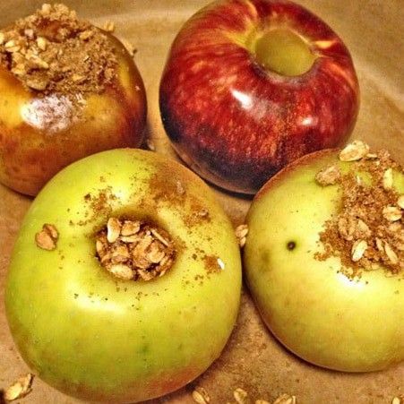 Treats For Horses, Horse Cookies Recipes, Baked Stuffed Apples, Homemade Horse Treats, Peanut Butter Bites, Healthy Horses, Horse Cookies, Horse Food, Apple Treat