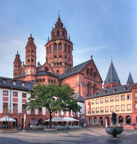 Mainz Cathedral, Ramstein Germany, Aachen Cathedral, Mainz Germany, Medieval Town, Vacation Places, Historical Architecture, Best Cities, Germany Travel