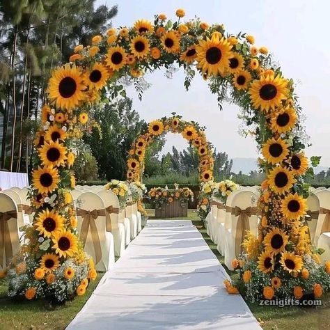 Country Chic Wedding Decorations, Sunflower Wedding Decorations, Haldi Decor, Country Western Wedding, Sunflower Themed Wedding, Dream Wedding Decorations, Country Theme Wedding, Traditional Wedding Decor, Decor 2024