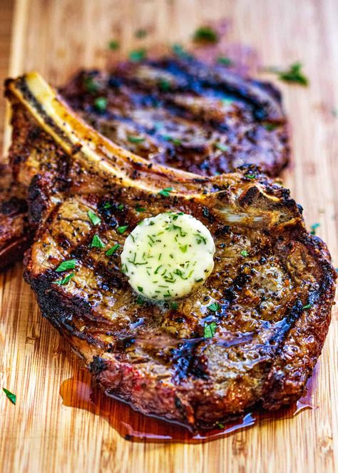 These Perfect Rib Eye Steaks have a seasoning that includes dill seed and orange zest and after grilling is topped with compound butter. Steak lover heaven! Rib Eye Steaks, Steak Marinades, Compound Butter Recipe, Grilled Ribeye Steak, Ribeye Steak Recipes, Grilled Ribeye, Chimichurri Recipe, Steak Butter, Rib Eye