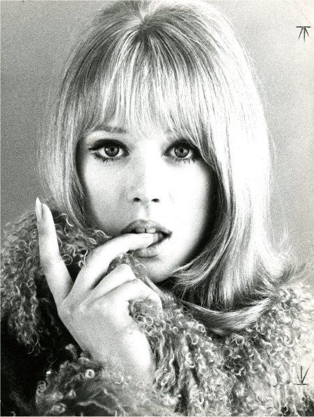 Pattie Boyd 60s, Pattie Boyd Style, Pamela Courson, Beatles Girl, Great Songs, 1960s Hair, Pattie Boyd, Jean Shrimpton, Anna Karina