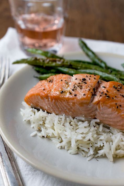 Salmon Dinner Ideas, Chili Salmon, Salmon Fried, Best Post Workout Food, Convenient Dinner, Salmon Dinner Recipes, Salmon Asparagus, Best Salmon Recipe, Delicious Salmon Recipes