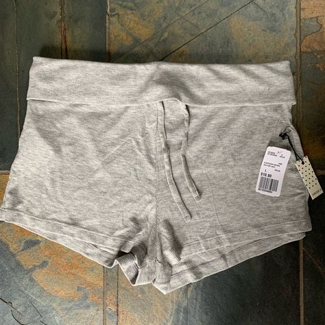 Forever 21 Gray Shorts Size Large Veronica Lodge Outfits, Gray Shorts, Lazy Day Outfits, Cute Preppy Outfits, Cute Simple Outfits, Short Pajama Set, Teenage Fashion Outfits, Pajama Shorts, Girly Outfits